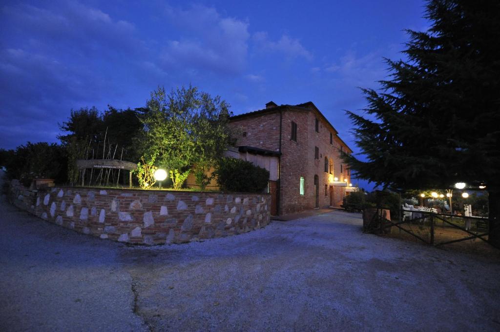 Albergo La Foresteria Bettolle Extérieur photo